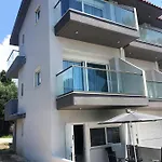 Nyaraló Akti Alegra In Front The Néosz Marmarász
