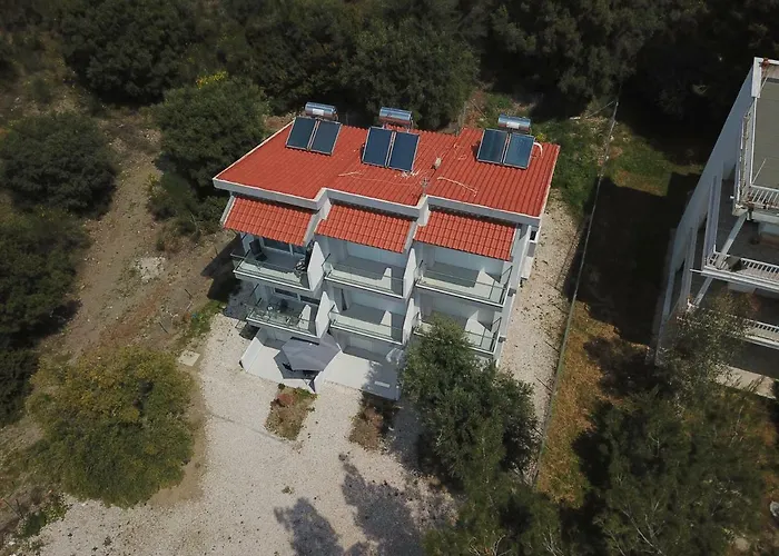 Akti Alegra In Front The Néos Marmarás