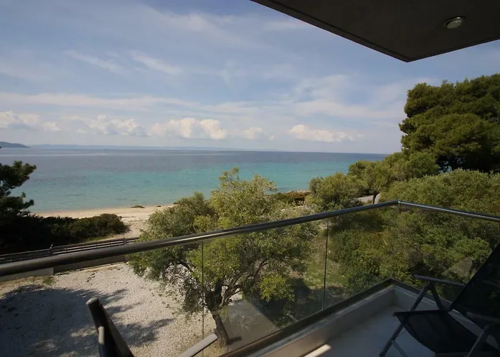 Akti Alegra In Front The Néos Marmarás