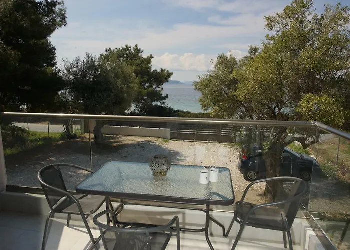 Akti Alegra In Front The Casa de Férias Néos Marmarás